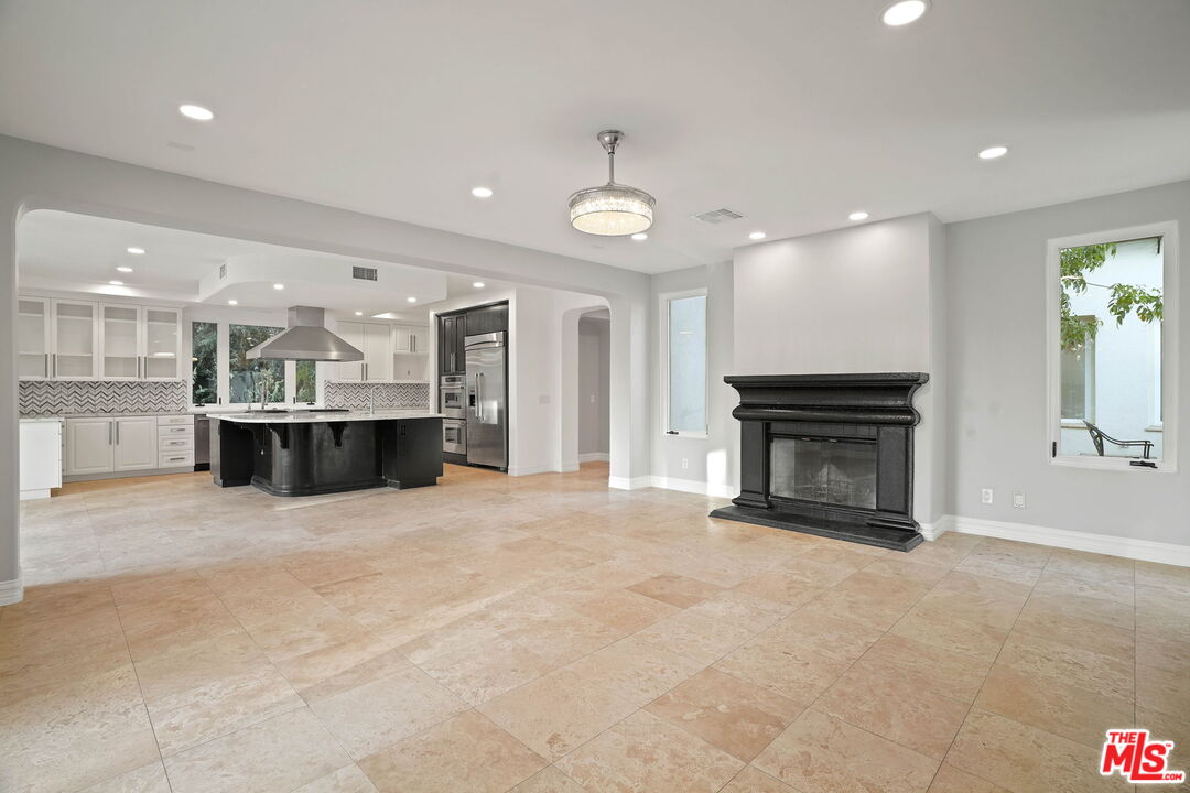 5309 Louise Ave, Encino