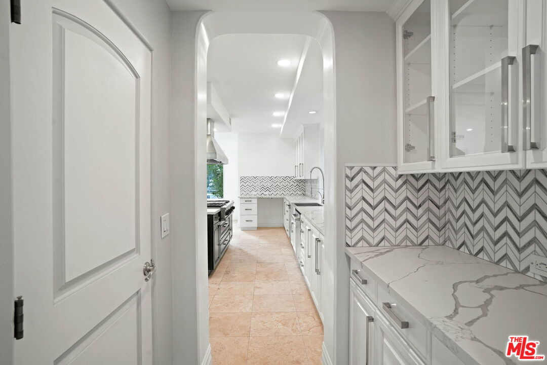 5309 Louise Ave, Encino