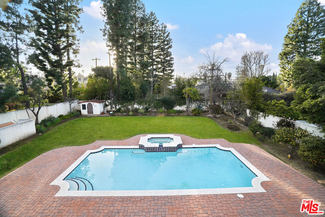 5309 Louise Ave, Encino