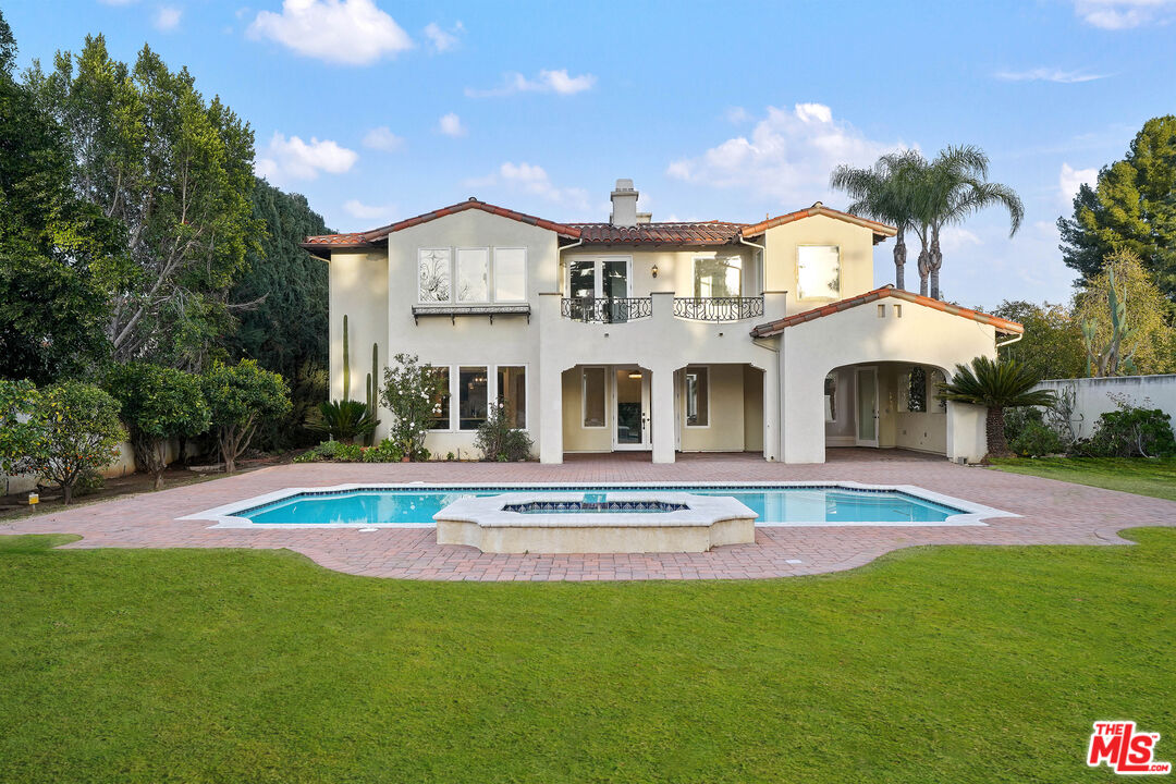 5309 Louise Ave, Encino