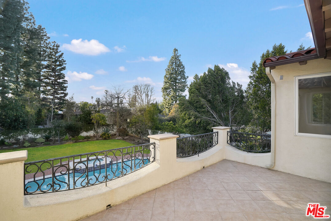 5309 Louise Ave, Encino