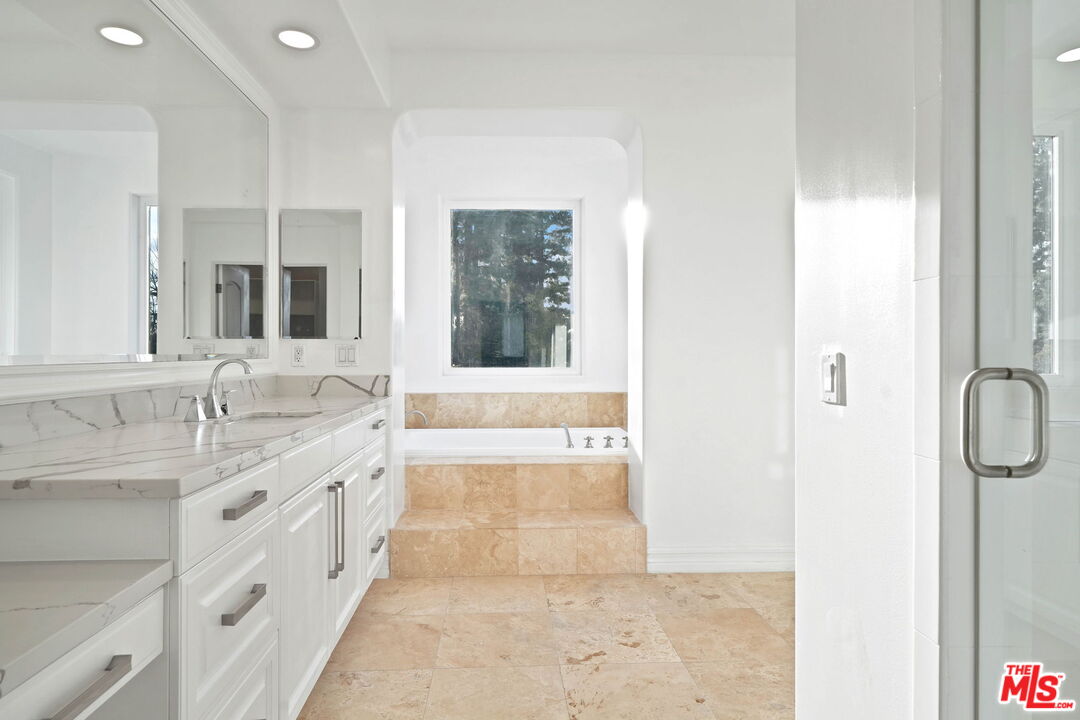 5309 Louise Ave, Encino