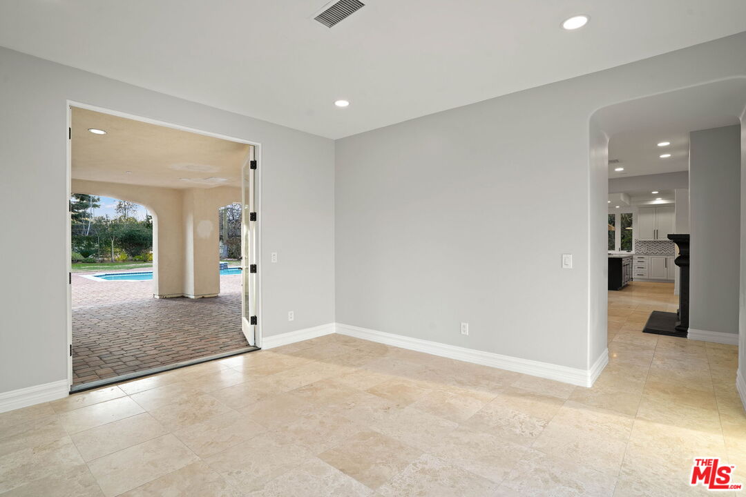 5309 Louise Ave, Encino