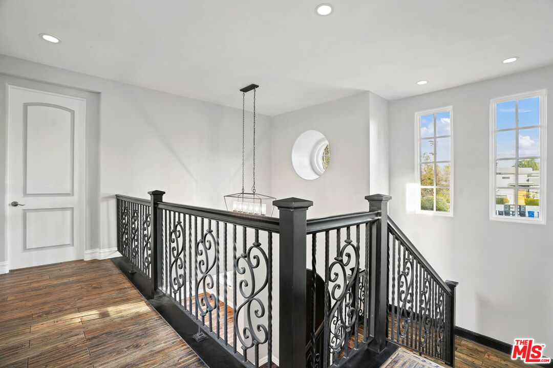 5309 Louise Ave, Encino