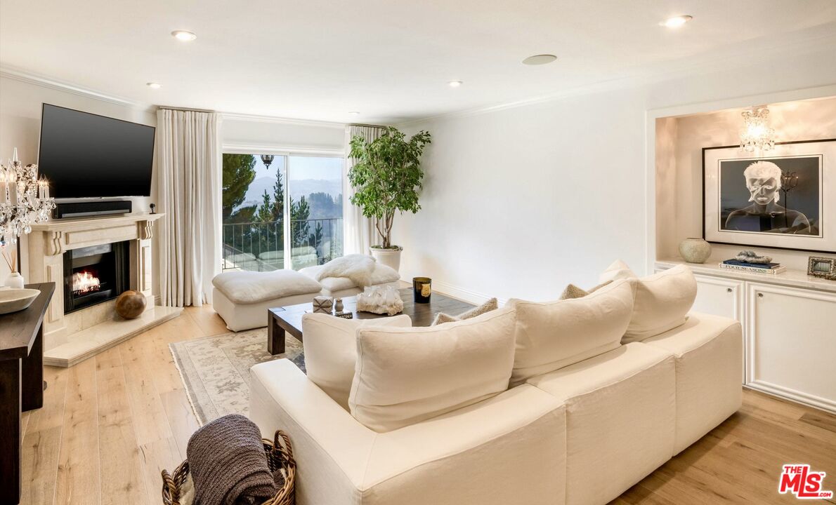 2385 Roscomare Rd Unit: D3, Bel Air