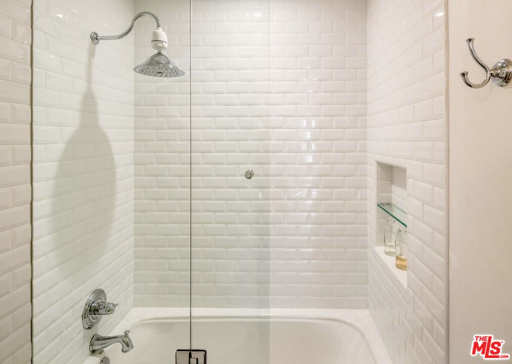 2385 Roscomare Rd Unit: D3, Bel Air