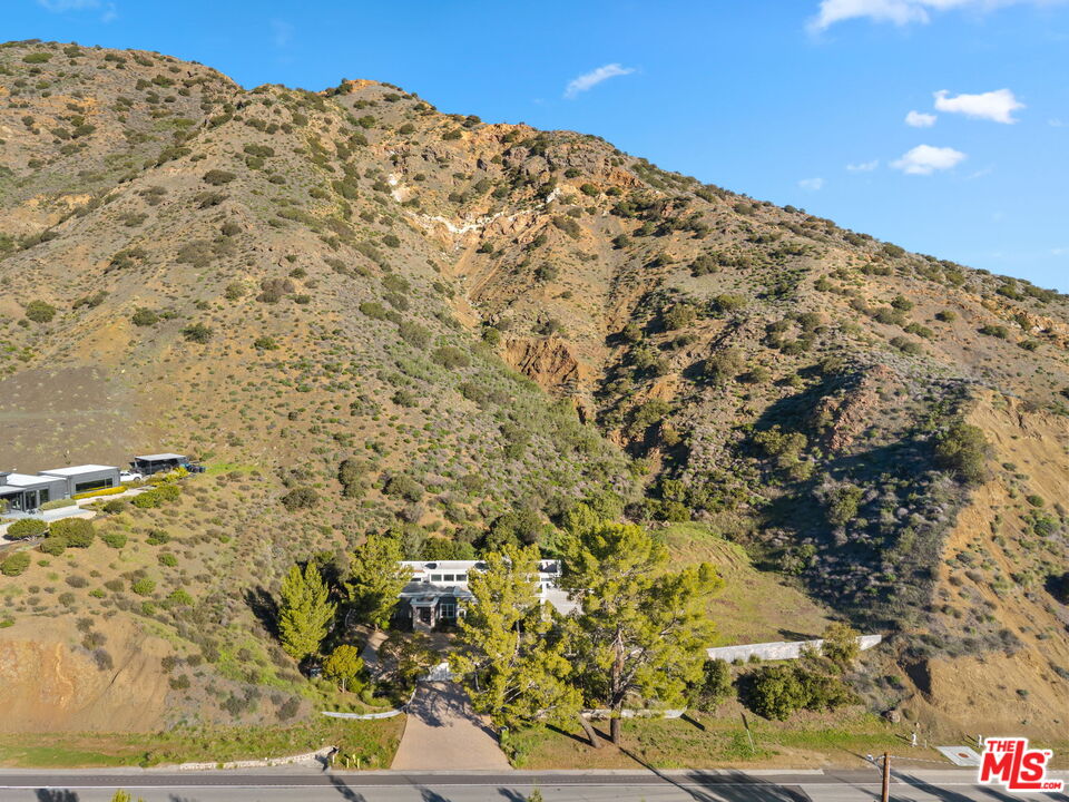 3701 Kanan Rd, Agoura Hills