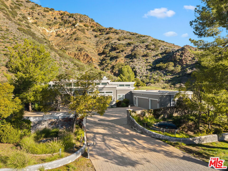 3701 Kanan Rd, Agoura Hills