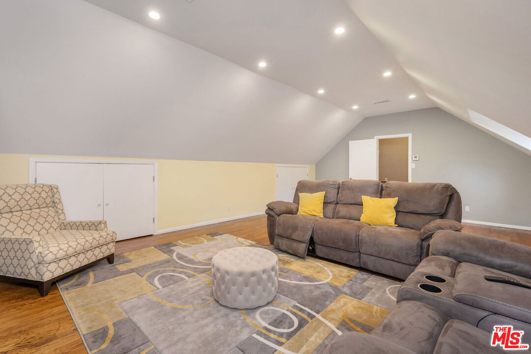 723 N Sierra Dr, Beverly Hills