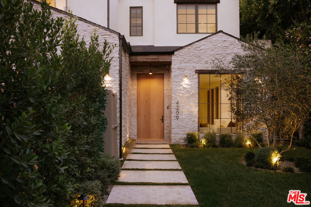 4209 Vantage Ave, Studio City