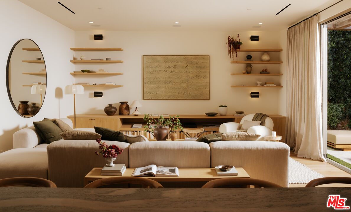 4209 Vantage Ave, Studio City