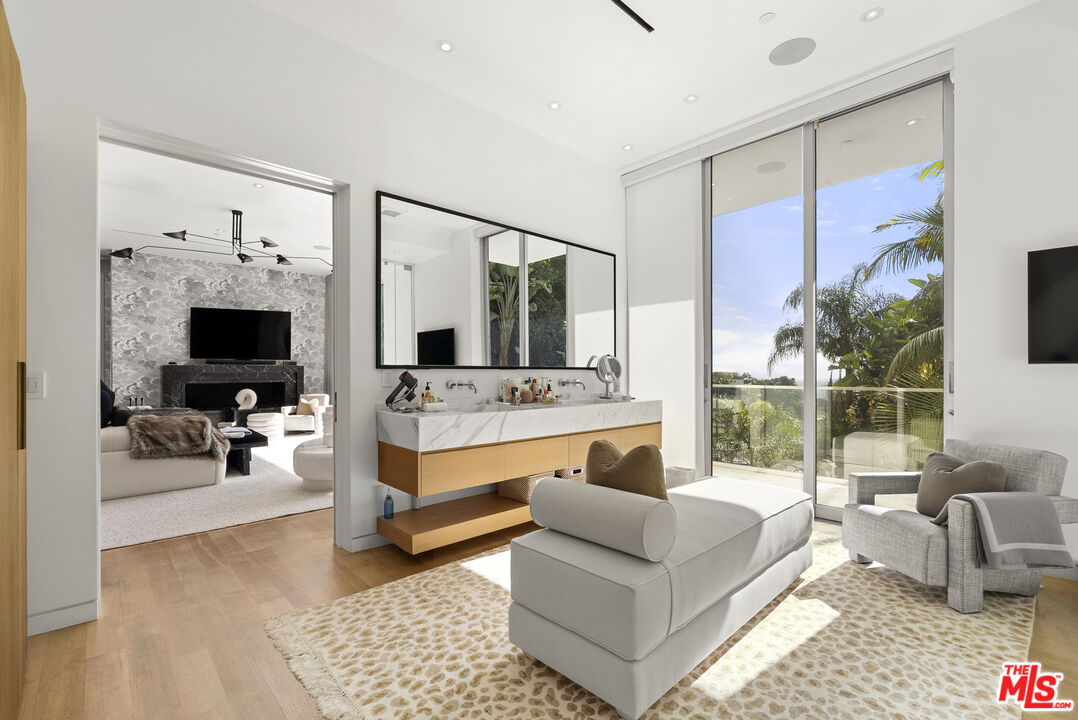 1889 Rising Glen Rd, Sunset Strip