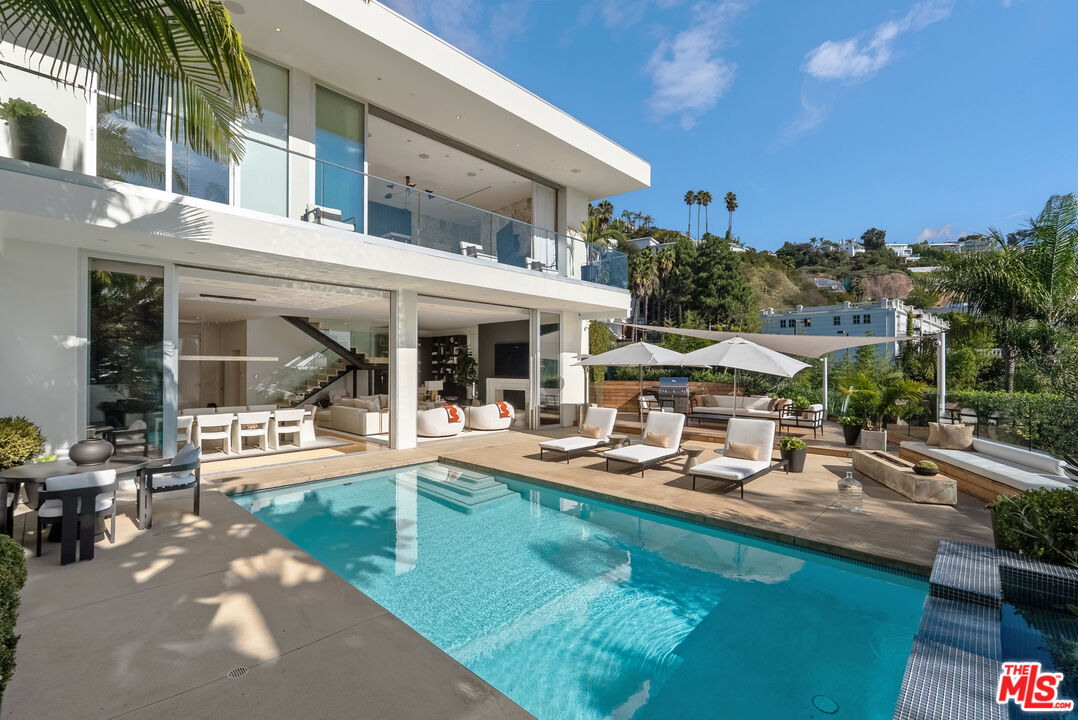 1889 Rising Glen Rd, Sunset Strip