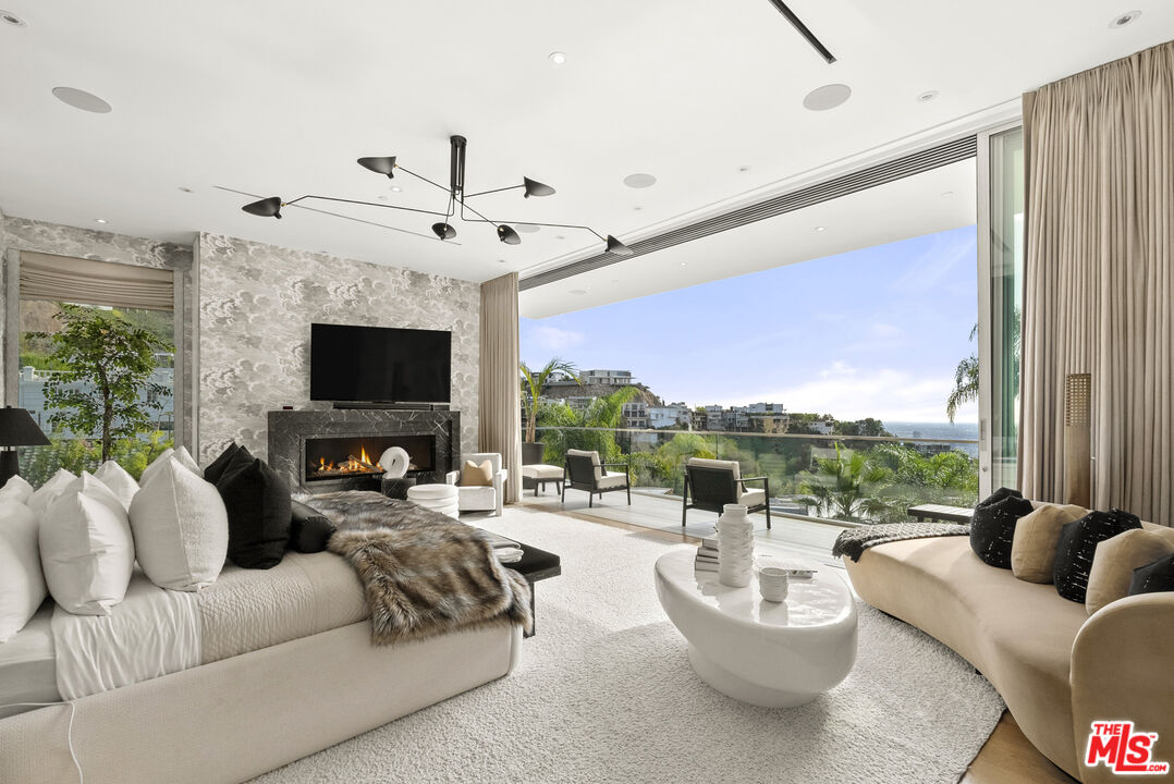 1889 Rising Glen Rd, Sunset Strip