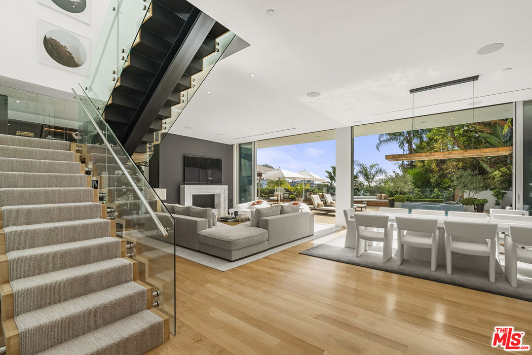 1889 Rising Glen Rd, Sunset Strip