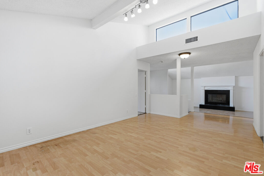 3334 Oak Glen Dr, Hollywood Hills