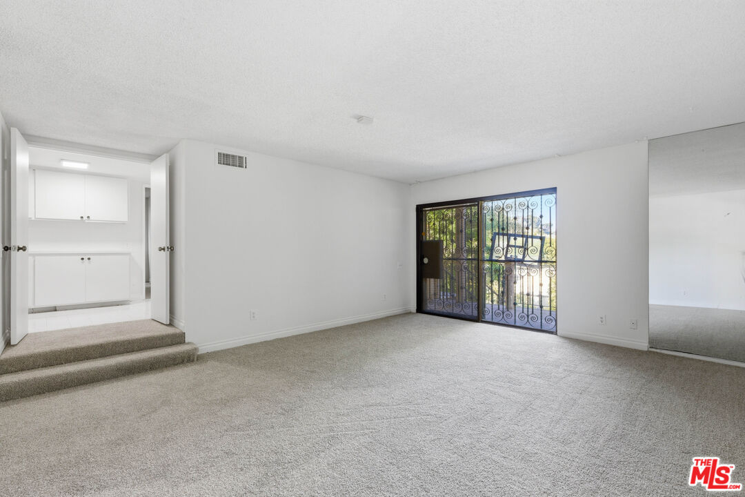 3334 Oak Glen Dr, Hollywood Hills