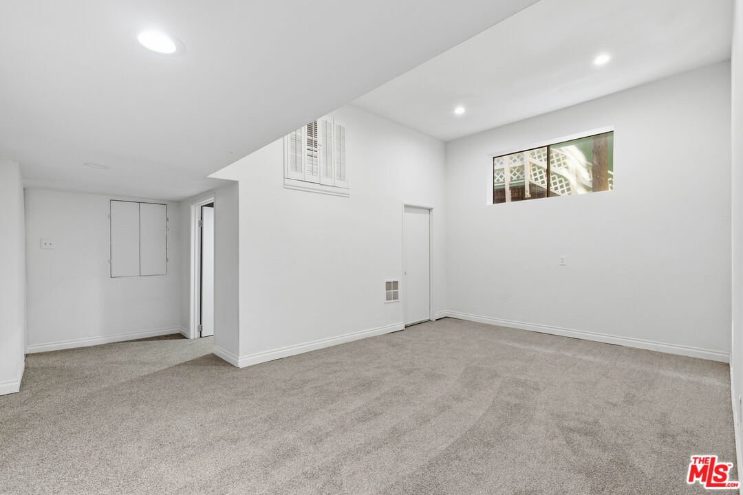 3334 Oak Glen Dr, Hollywood Hills