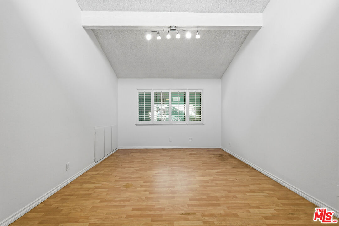 3334 Oak Glen Dr, Hollywood Hills