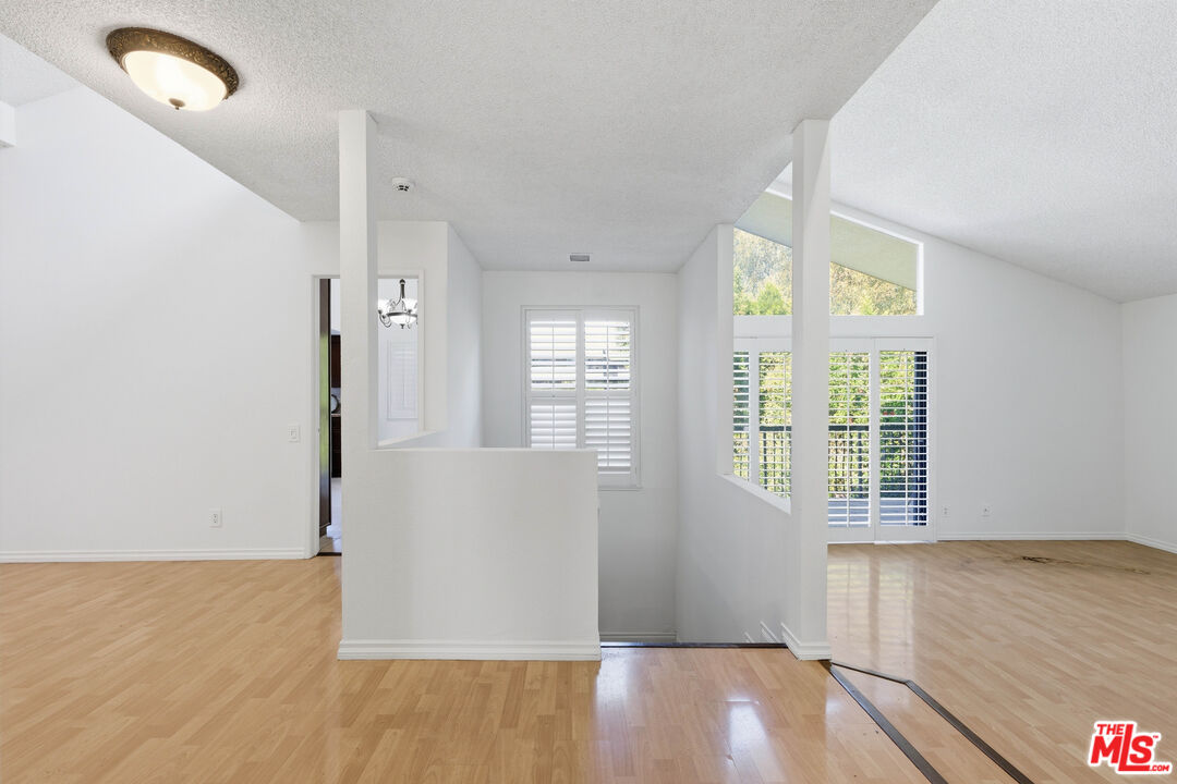 3334 Oak Glen Dr, Hollywood Hills