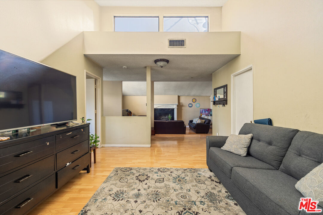 3334 Oak Glen Dr, Hollywood Hills