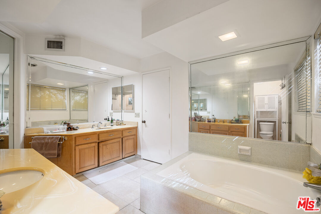 3334 Oak Glen Dr, Hollywood Hills