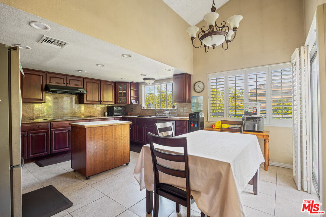 3334 Oak Glen Dr, Hollywood Hills