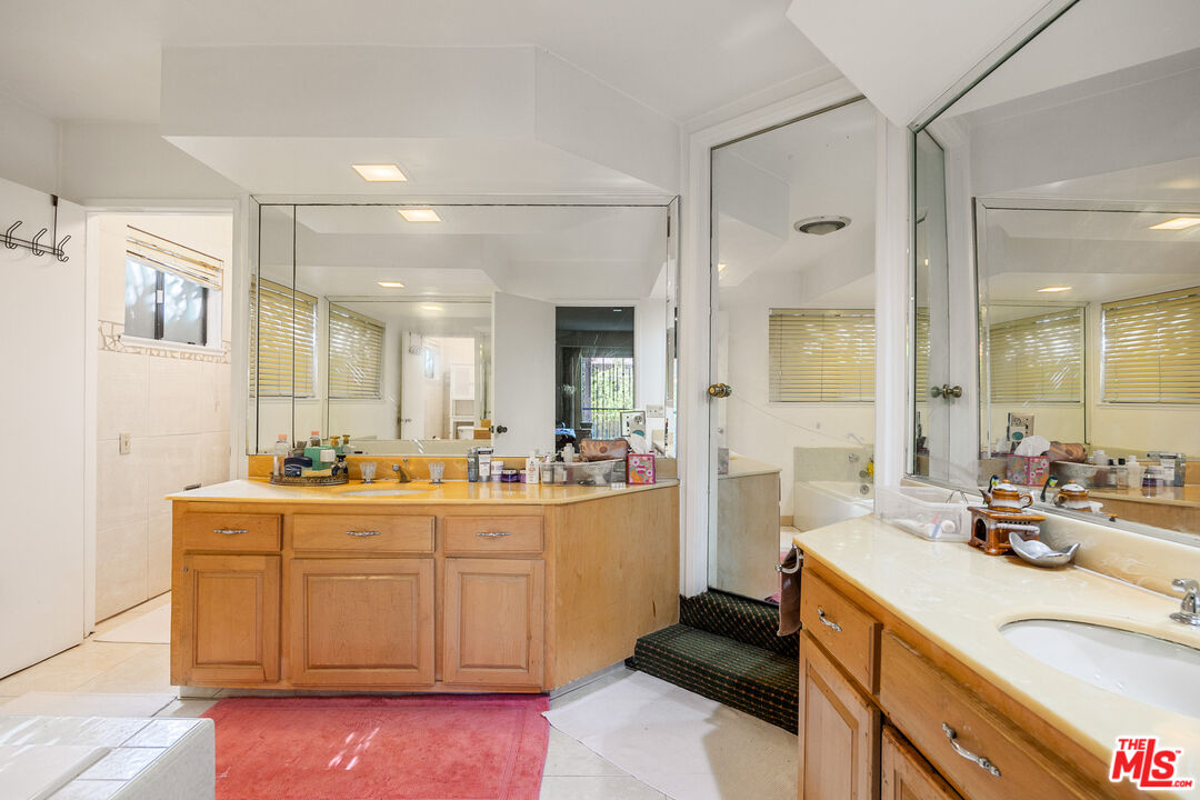 3334 Oak Glen Dr, Hollywood Hills