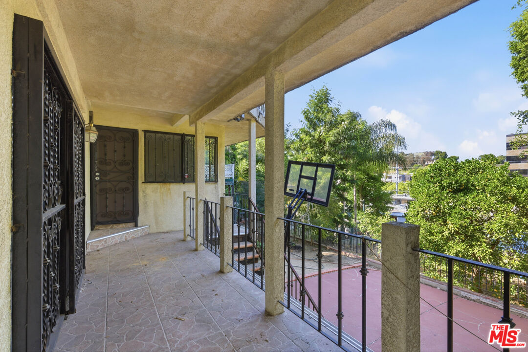 3334 Oak Glen Dr, Hollywood Hills