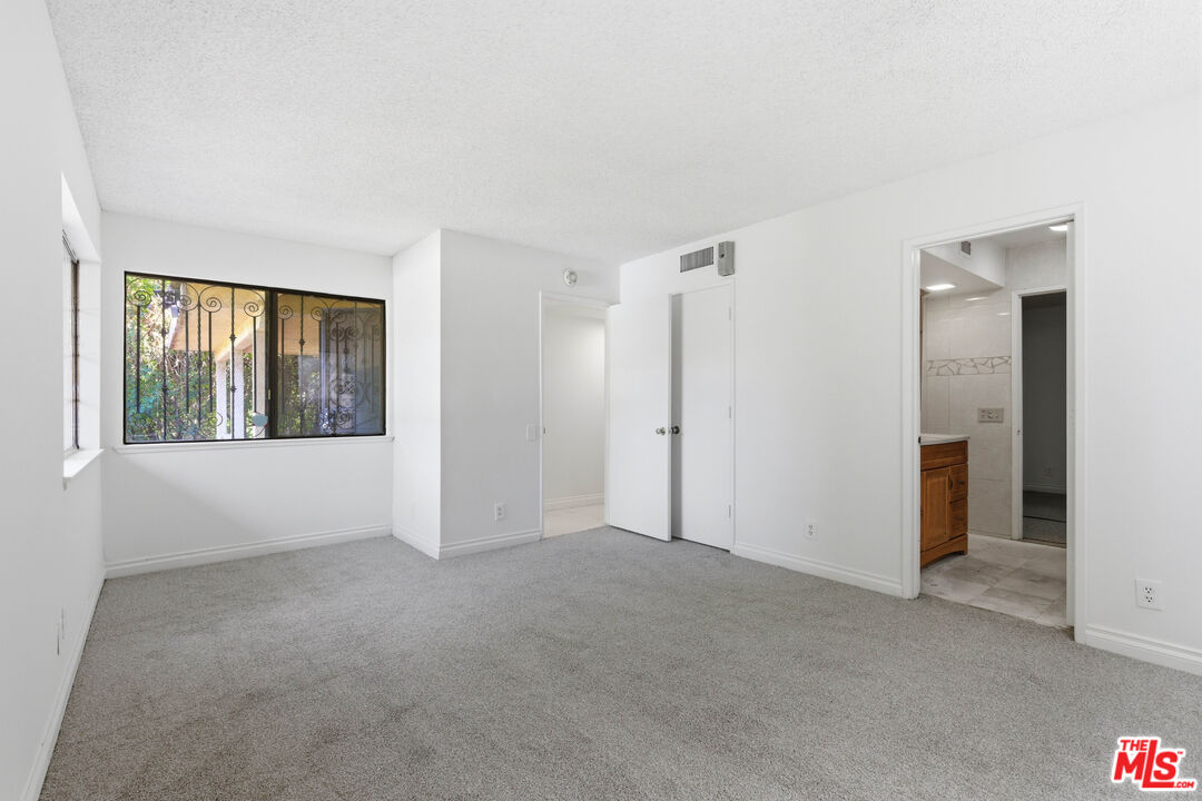 3334 Oak Glen Dr, Hollywood Hills