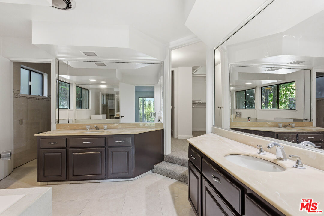 3334 Oak Glen Dr, Hollywood Hills