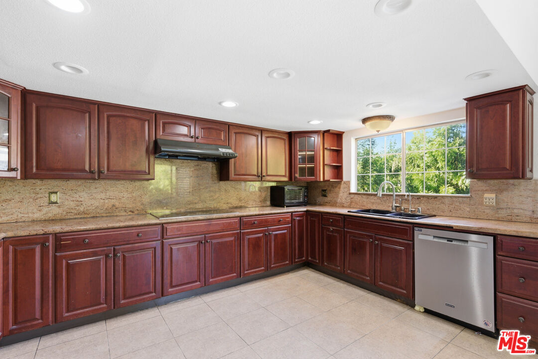 3334 Oak Glen Dr, Hollywood Hills