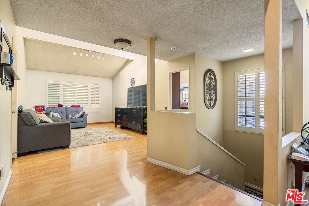 3334 Oak Glen Dr, Hollywood Hills