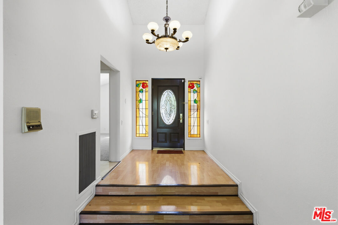 3334 Oak Glen Dr, Hollywood Hills