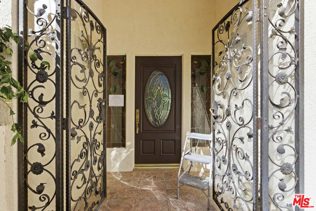 3334 Oak Glen Dr, Hollywood Hills