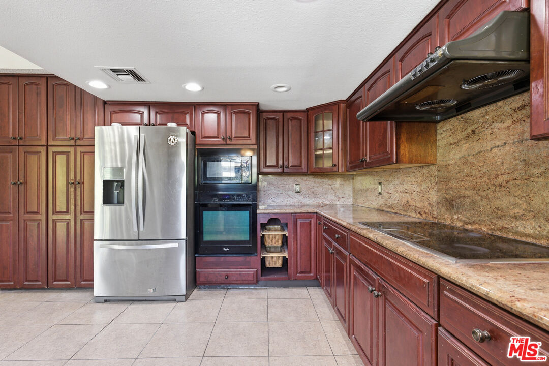 3334 Oak Glen Dr, Hollywood Hills