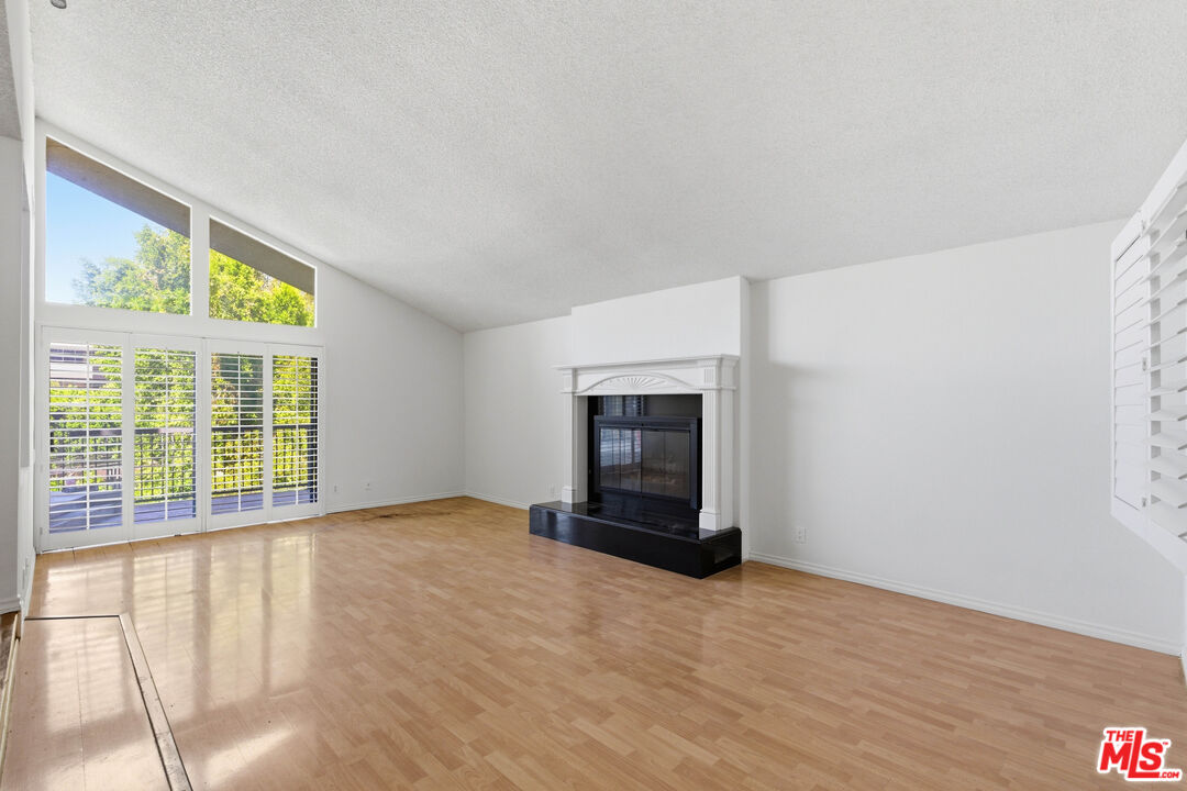 3334 Oak Glen Dr, Hollywood Hills