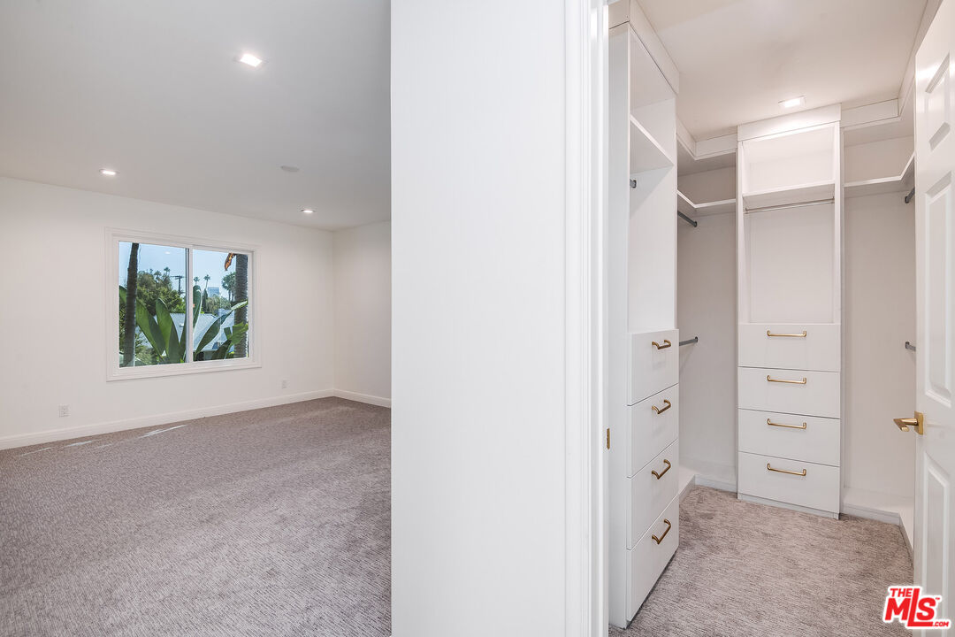 161 N Hamel Dr, Beverly Hills