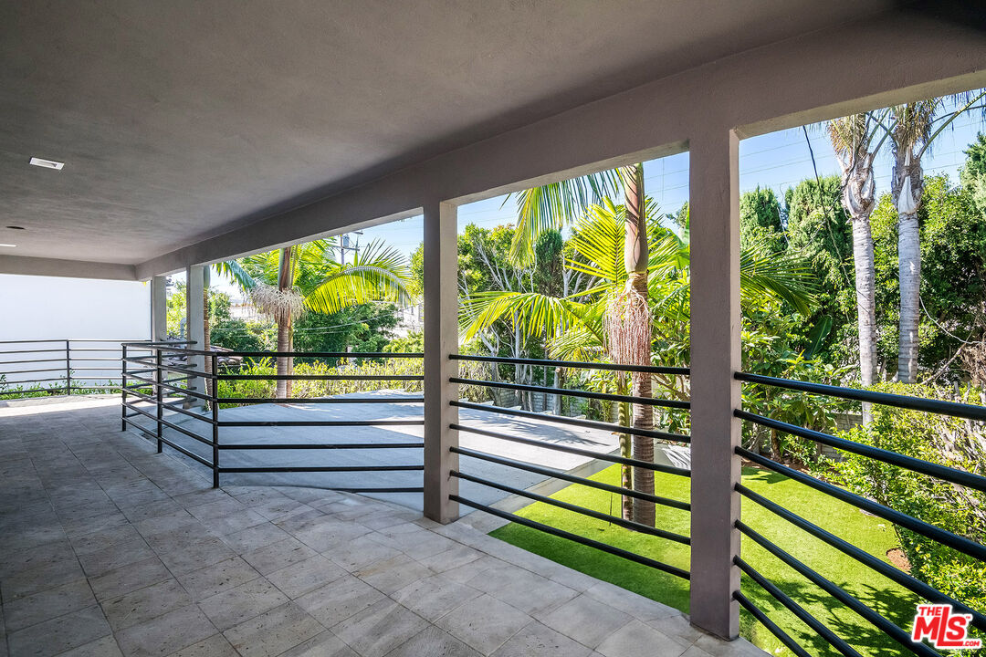 161 N Hamel Dr, Beverly Hills