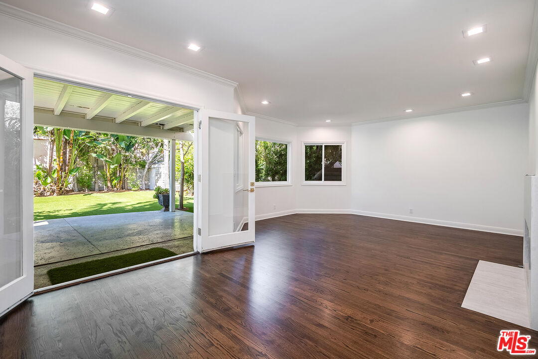 161 N Hamel Dr, Beverly Hills