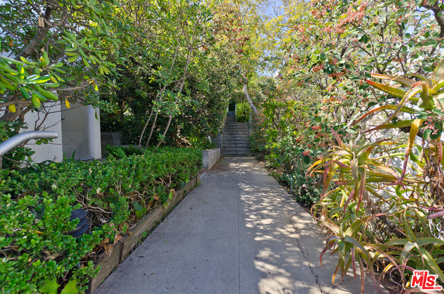 11007 STRATHMORE DR