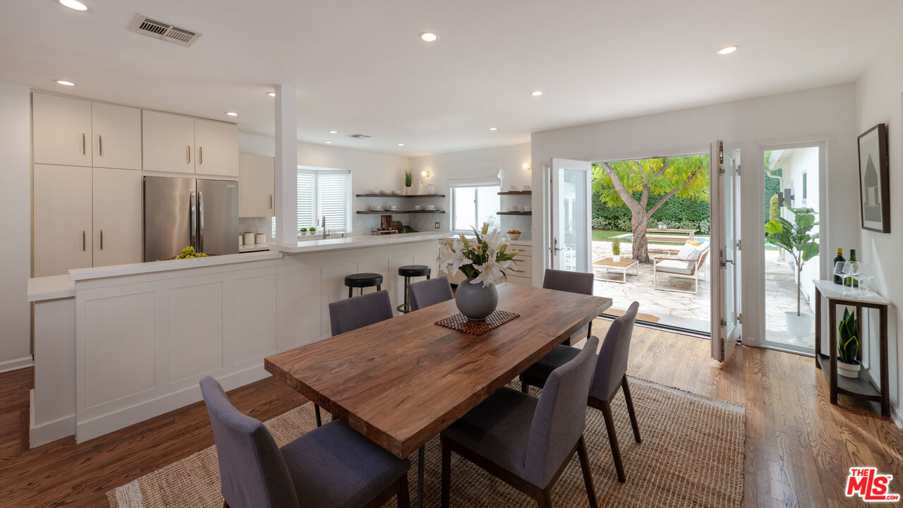 11752 Hartsook St, Valley Village
