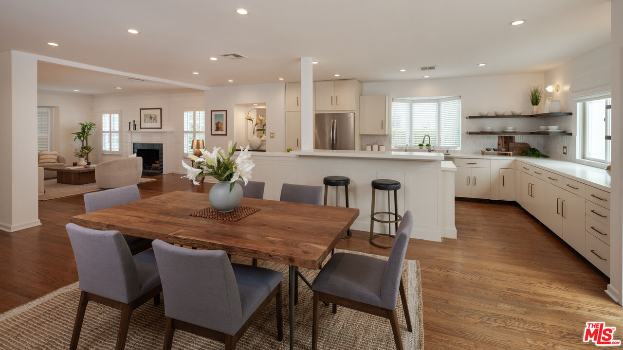 11752 Hartsook St, Valley Village