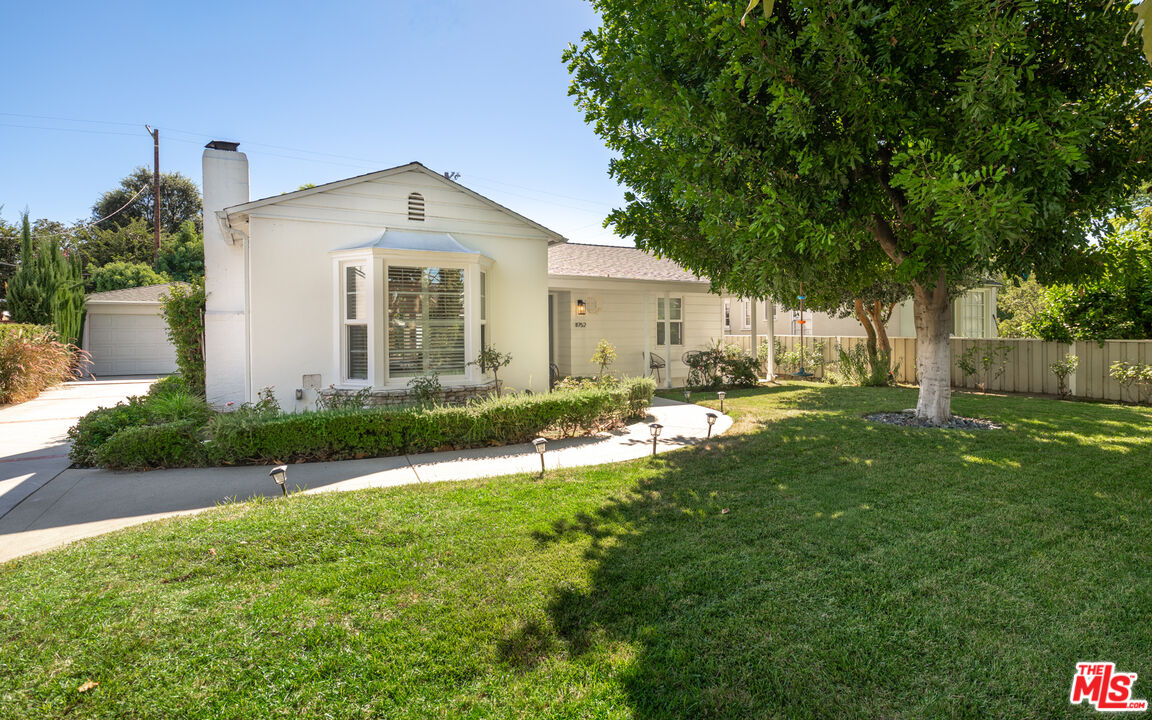 11752 Hartsook St Valley Village CA