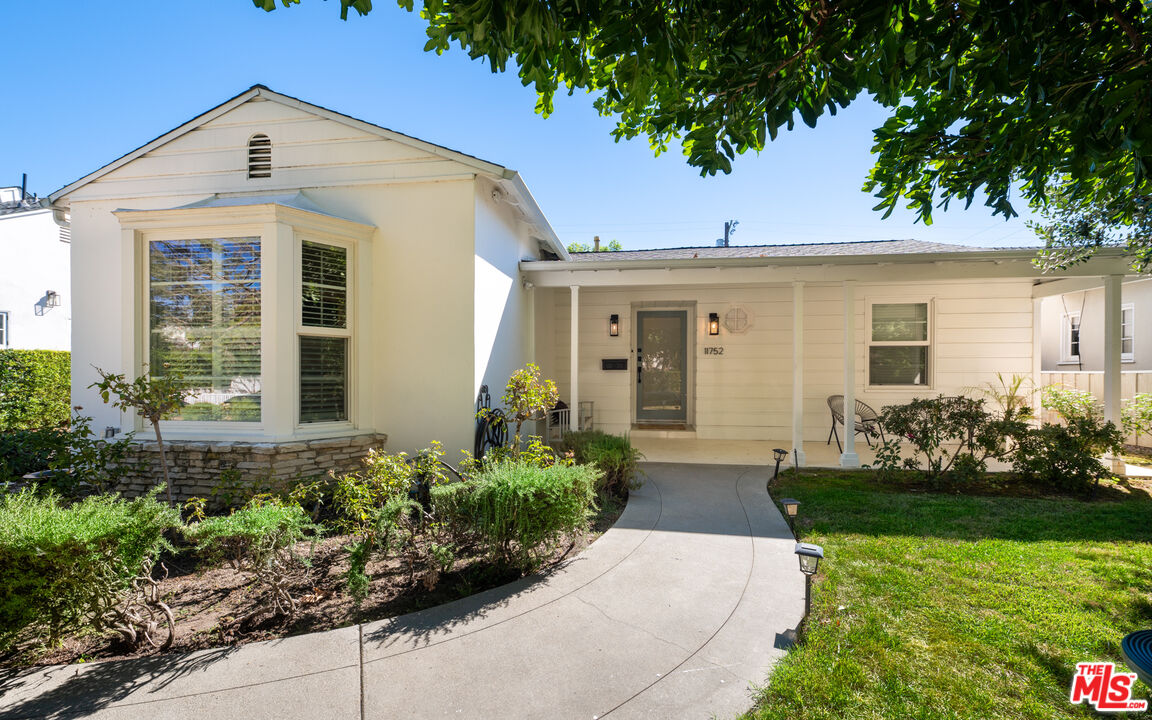 11752 Hartsook St, Valley Village