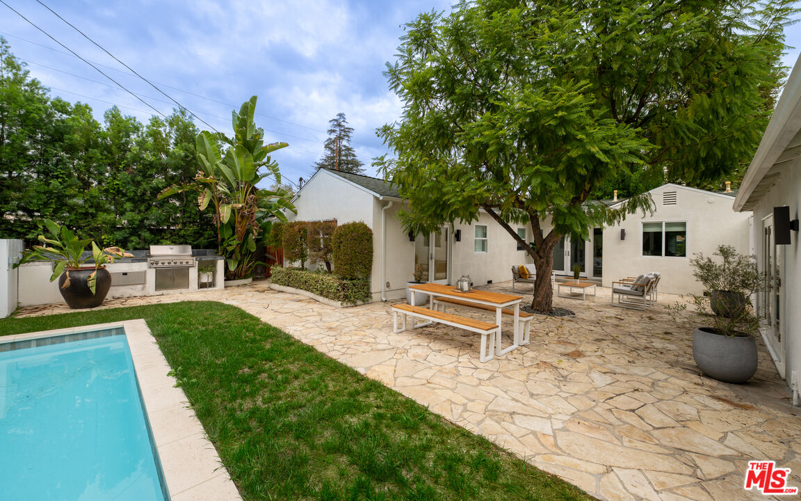 11752 Hartsook St, Valley Village