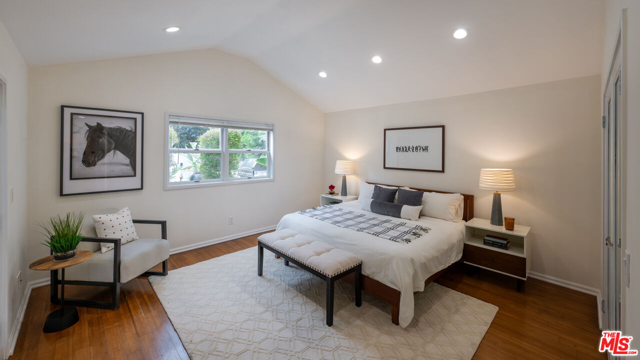 11752 Hartsook St, Valley Village