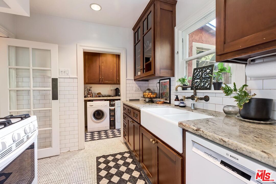 1501 Westerly Ter, Silver Lake