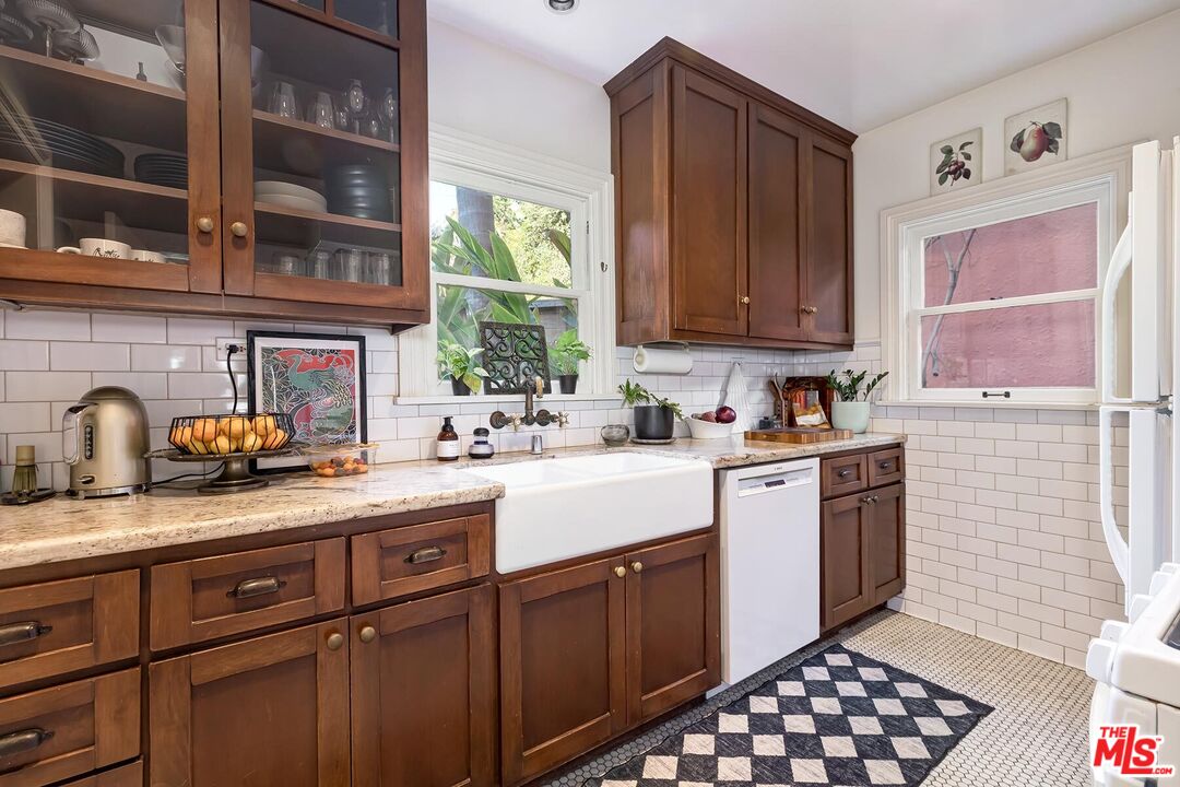 1501 Westerly Ter, Silver Lake