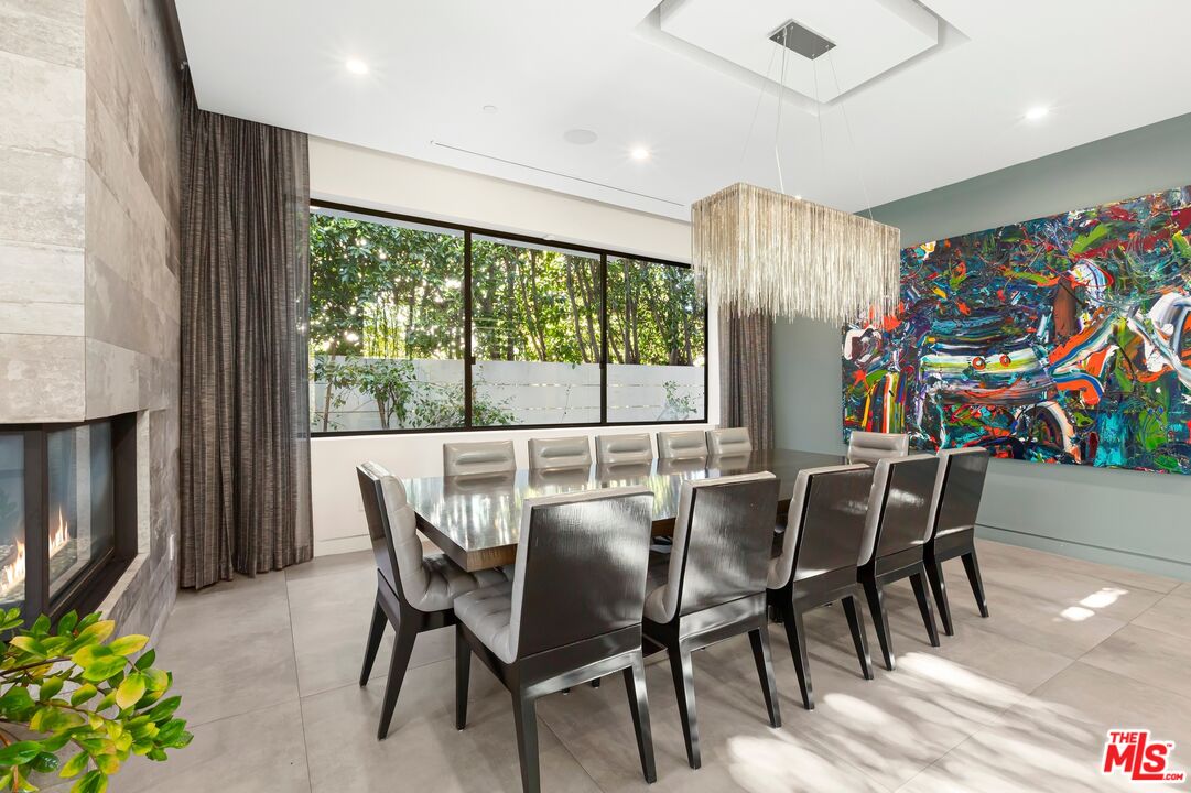 853 N Kilkea Dr, West Hollywood